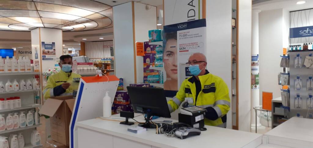 Consegna mascherine e controllo affluenza del mercatino settimanale